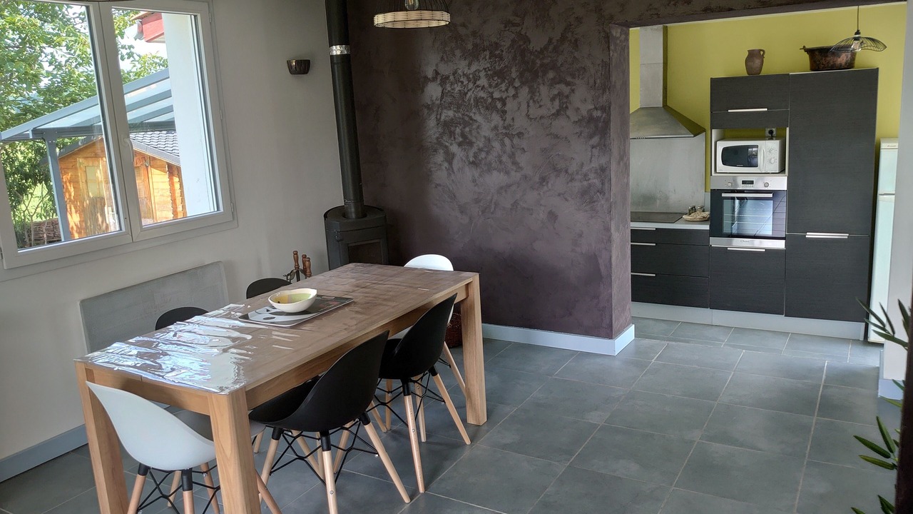 Photo of Others in Antist