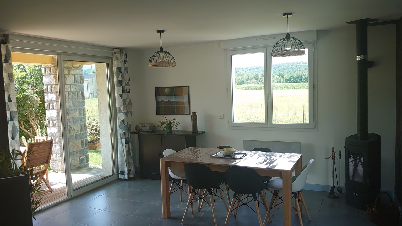 Photo of Others in Antist