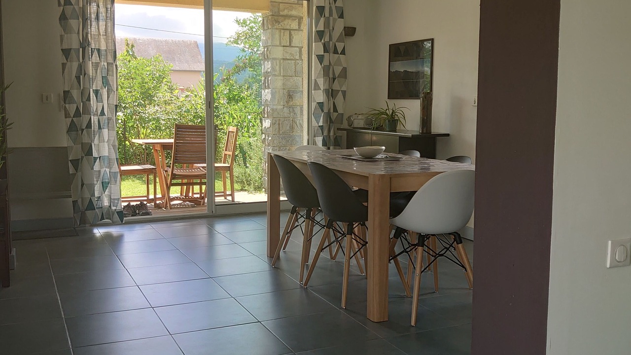 Photo of Others in Antist