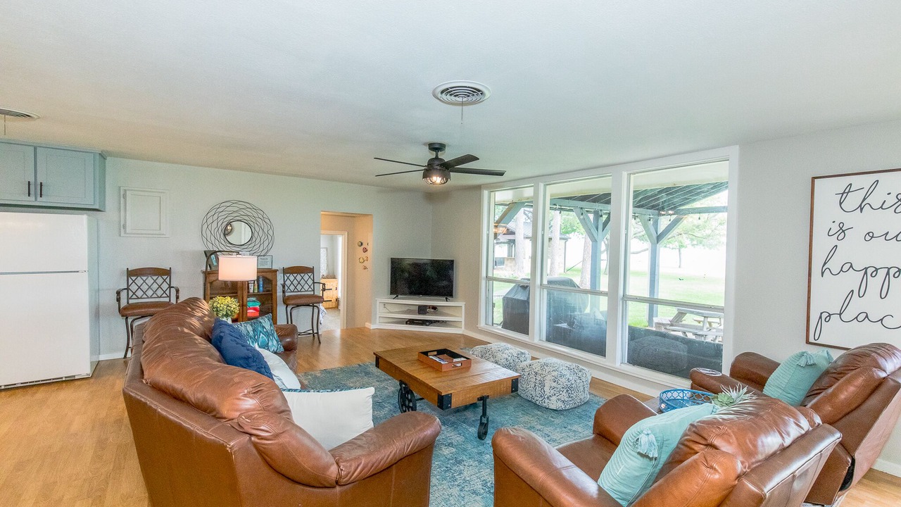 Photo of Livingroom in Graford