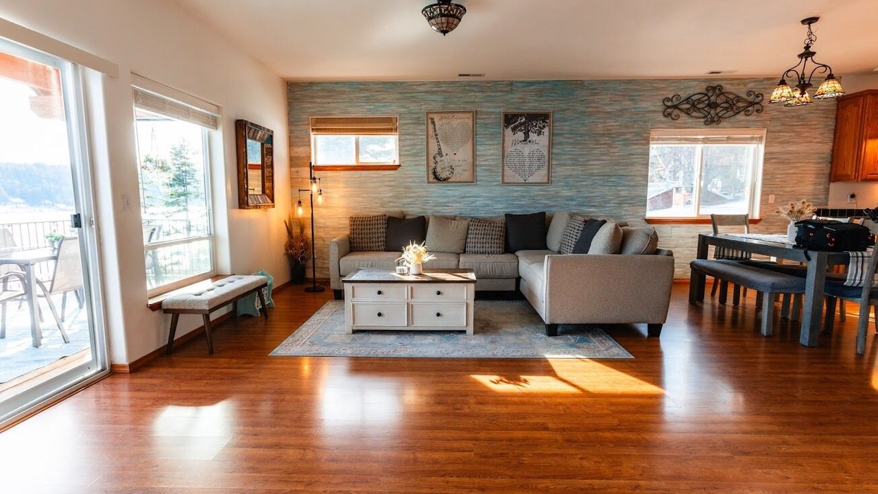 Photo of Livingroom in Bayview