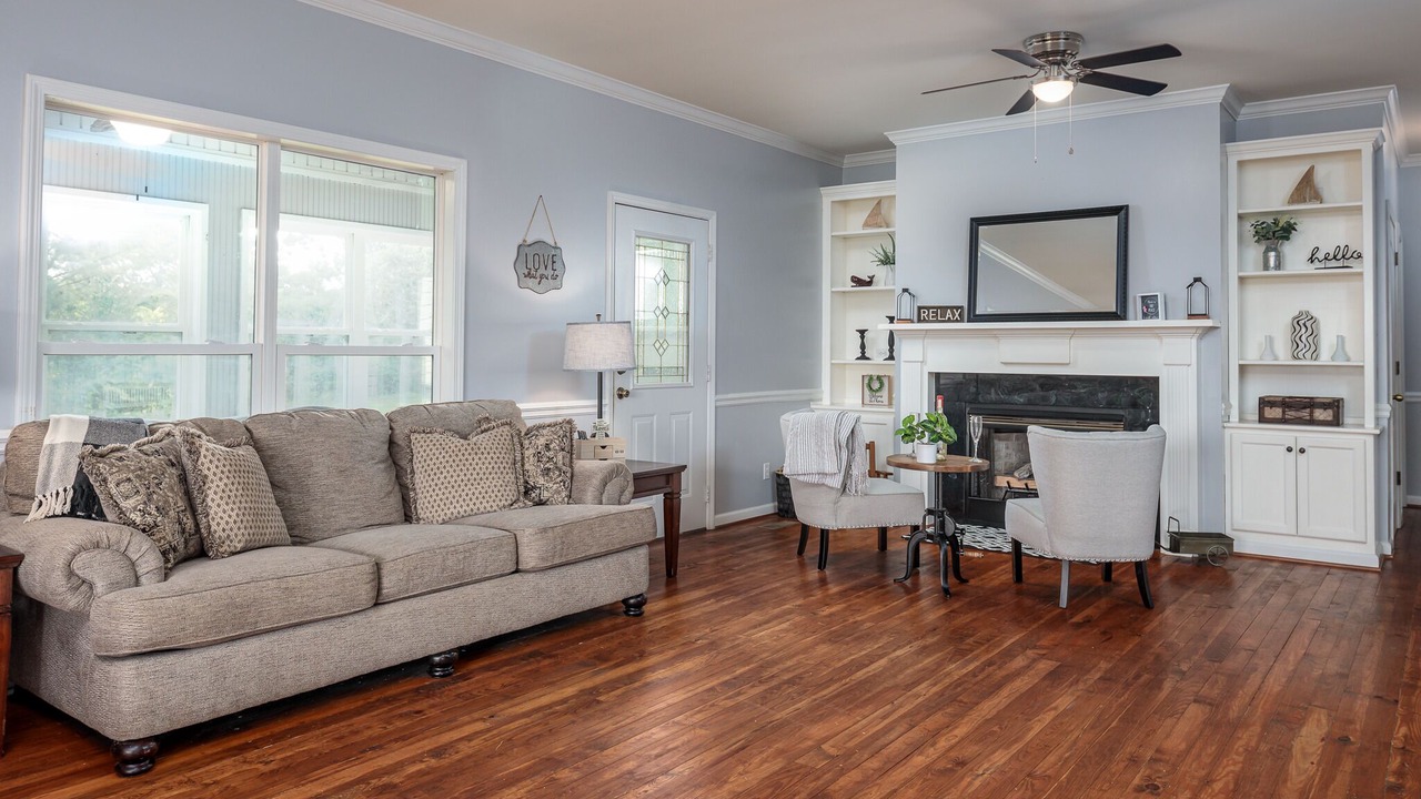 Photo of Livingroom in Rogersville