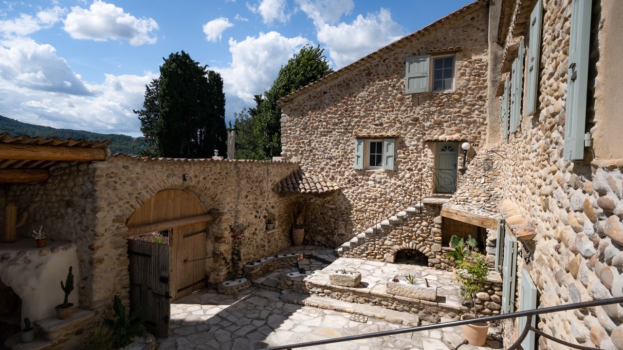 Photo of Patio Balcony in Les Mees