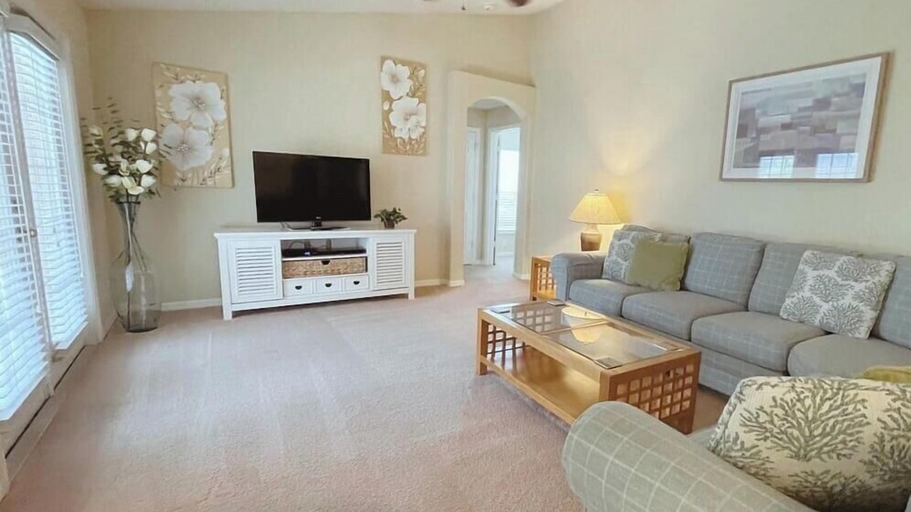 Photo of Livingroom in Orange Tree