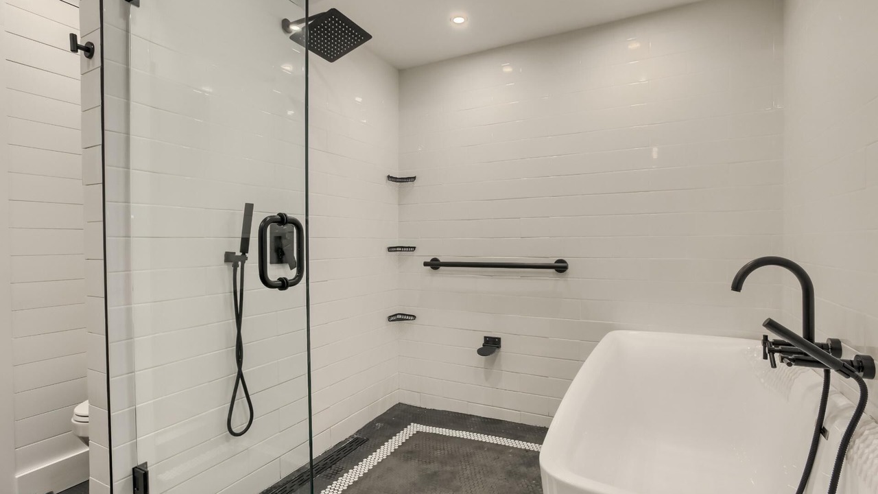 Photo of Bathroom in Bonnet Shores