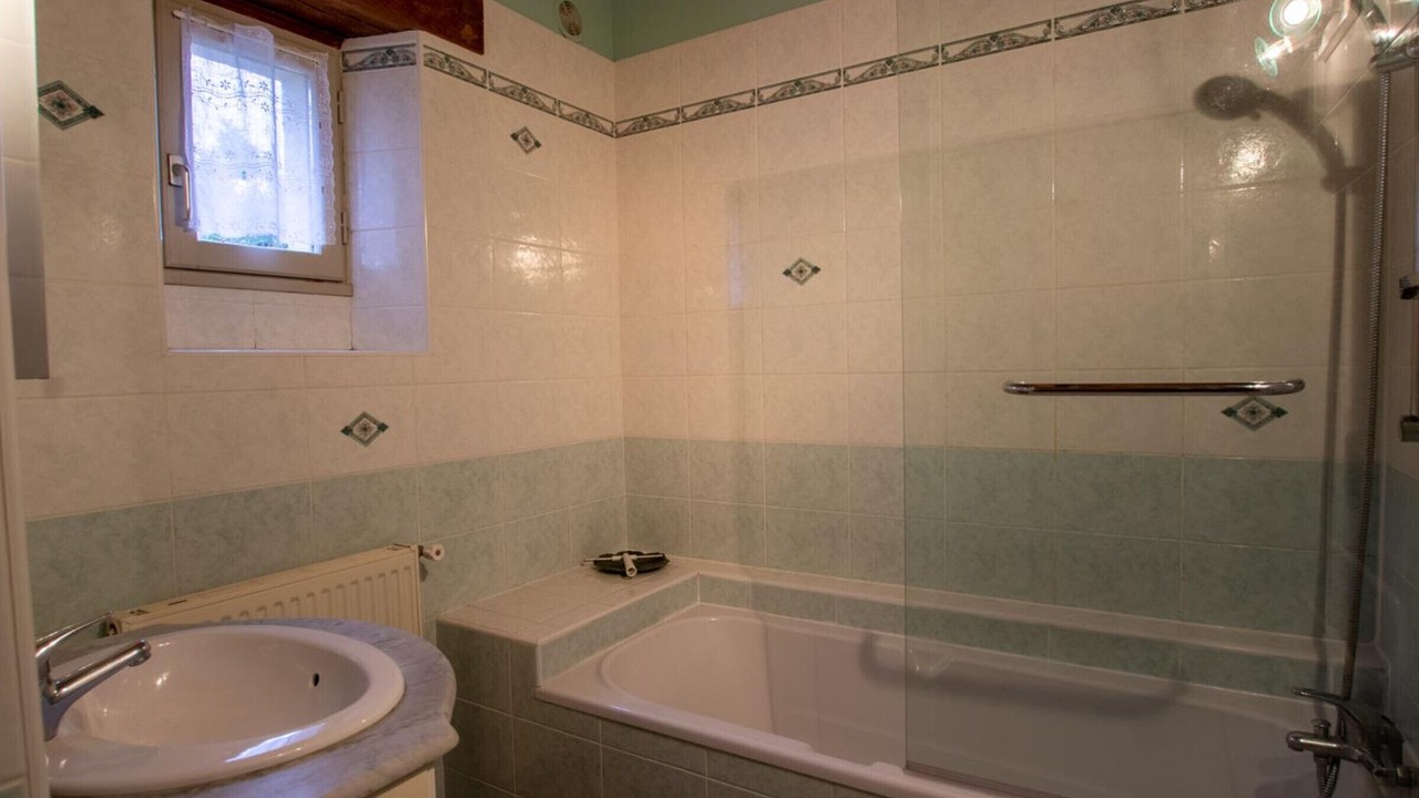 Photo of Bathroom in Monpazier