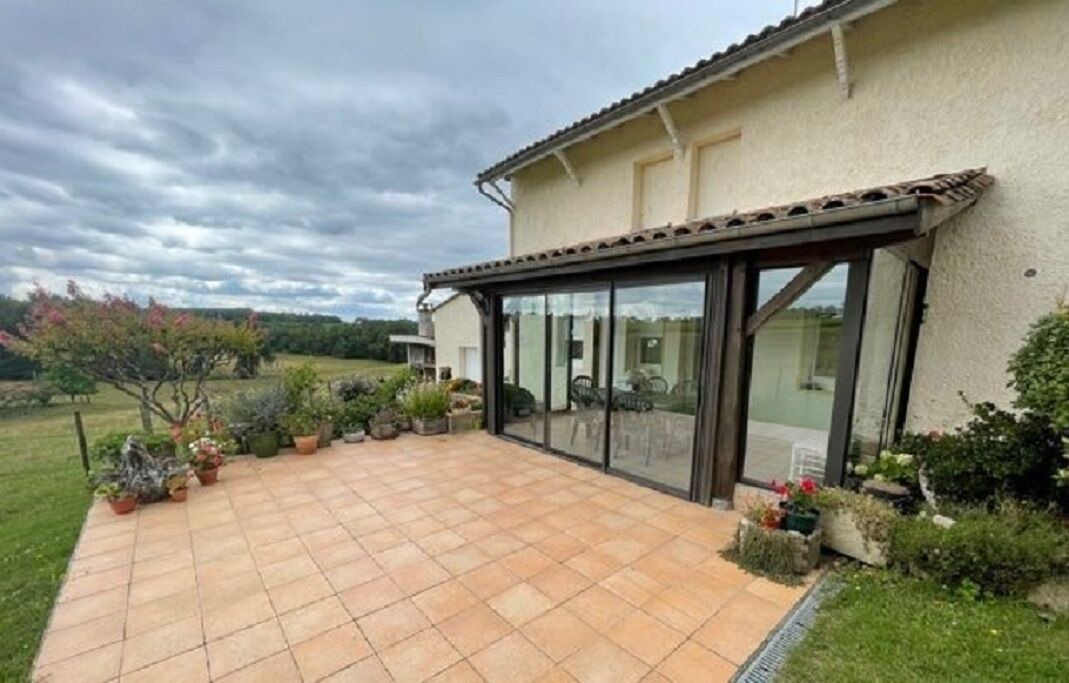 Photo of Patio Balcony in Loupes