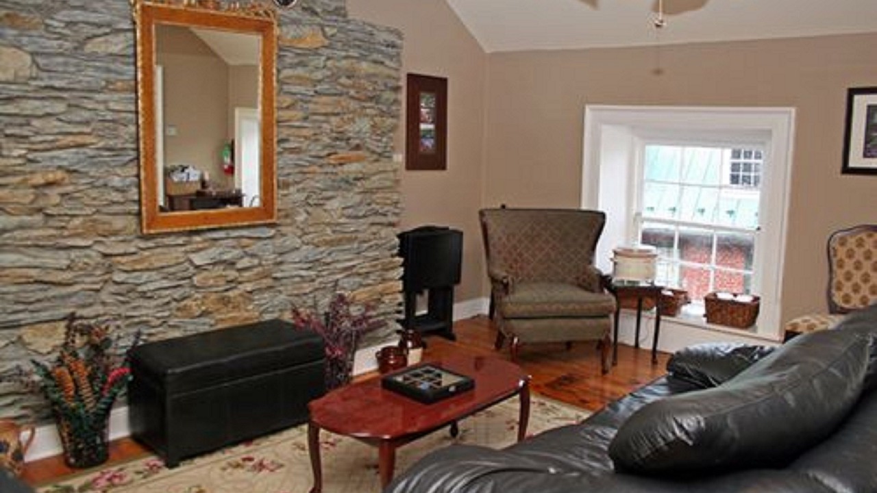 Photo of Livingroom in Harpers Ferry