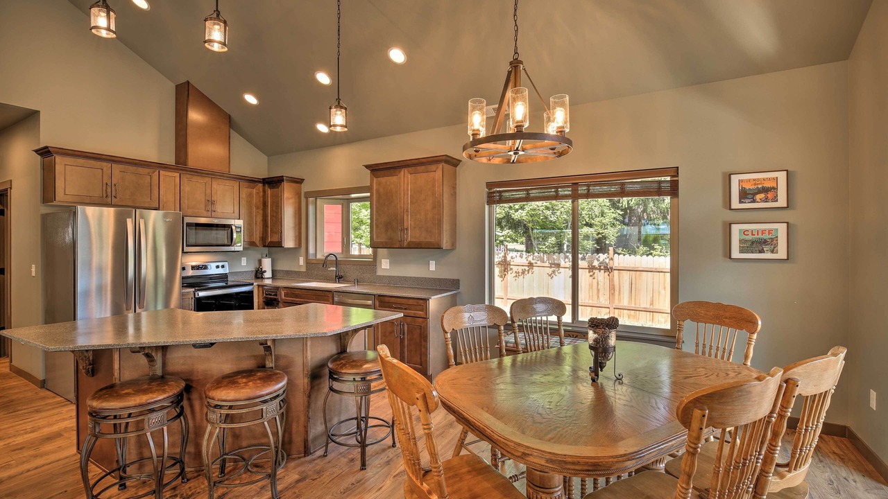 Photo of Others in Packwood