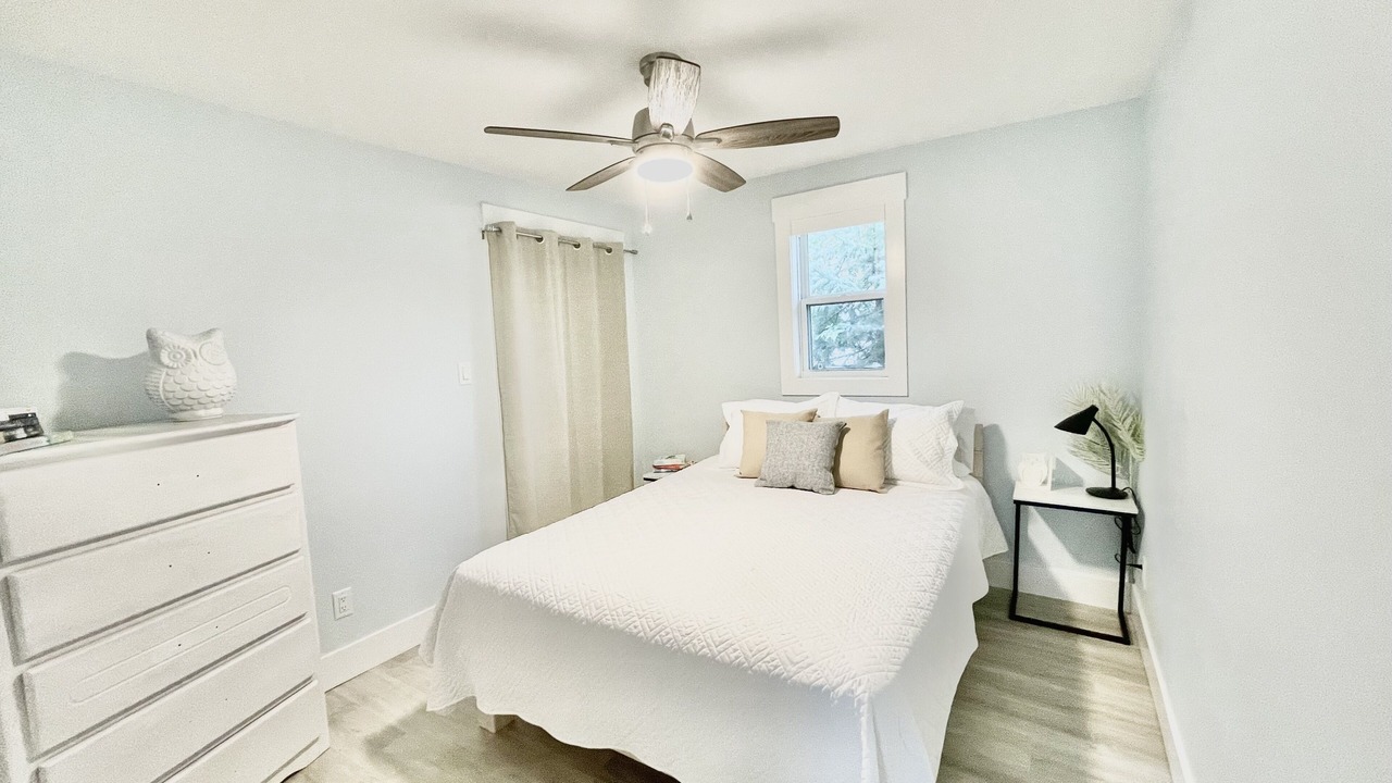 Photo of Bedroom in Pointe-du-Chene