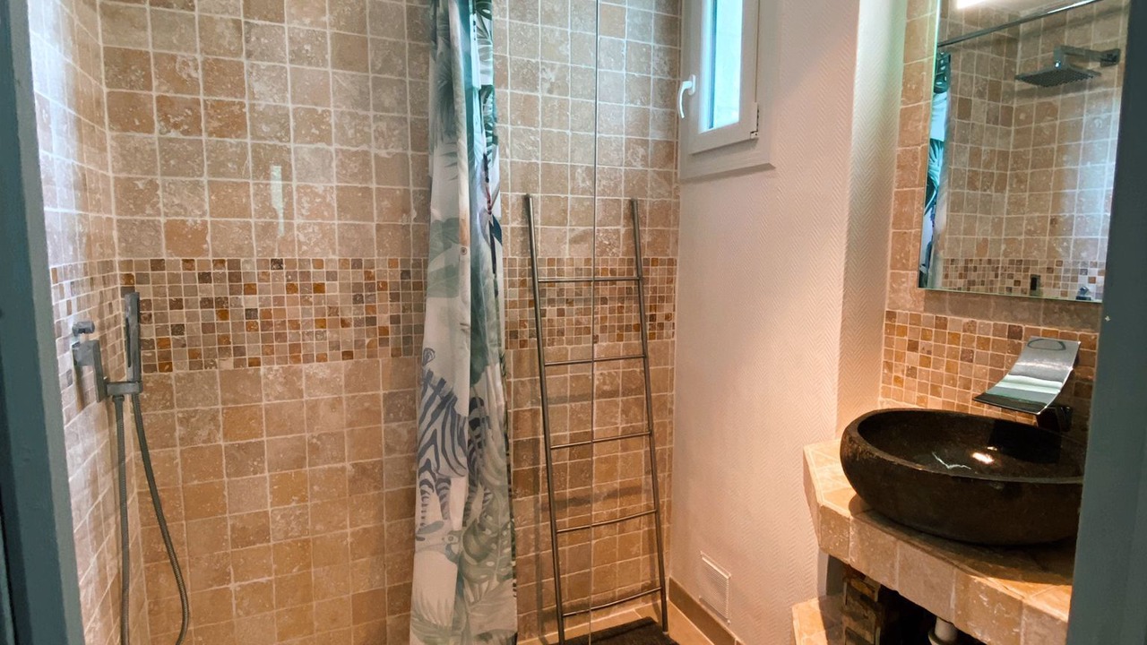 Photo of Bathroom in Saint-Quentin-la-Poterie