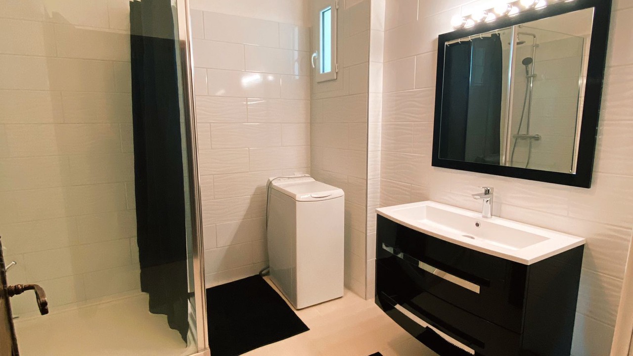 Photo of Bathroom in Saint-Quentin-la-Poterie