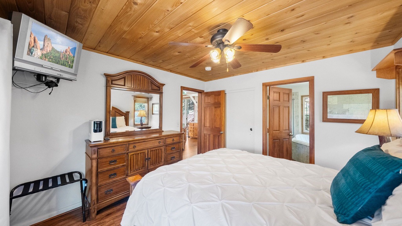 Photo of Bedroom in Idyllwild