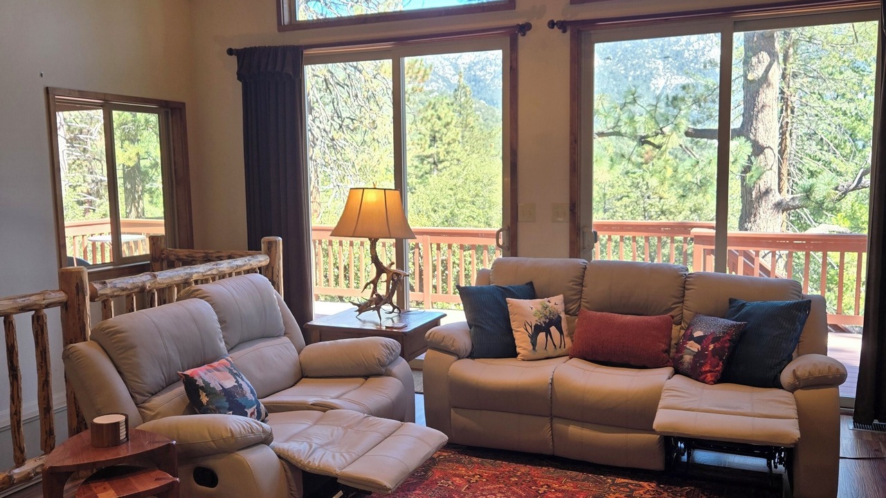 Photo of Livingroom in Idyllwild