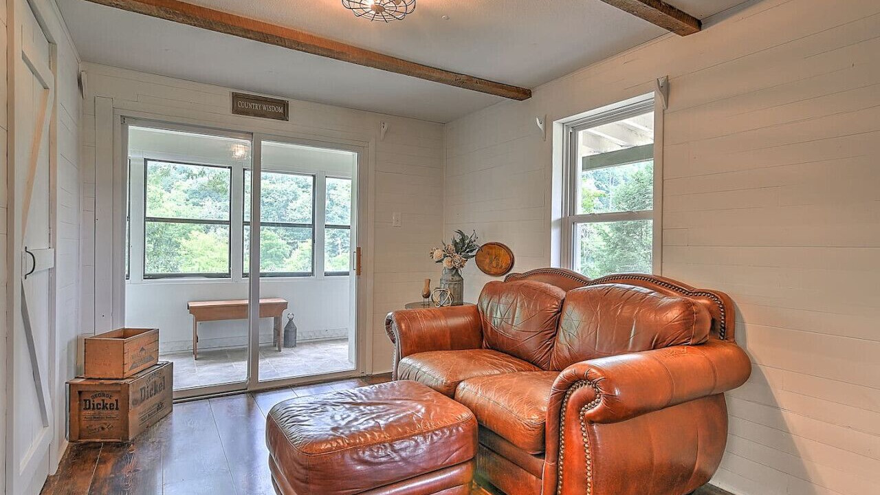 Photo of Livingroom in Johnson City