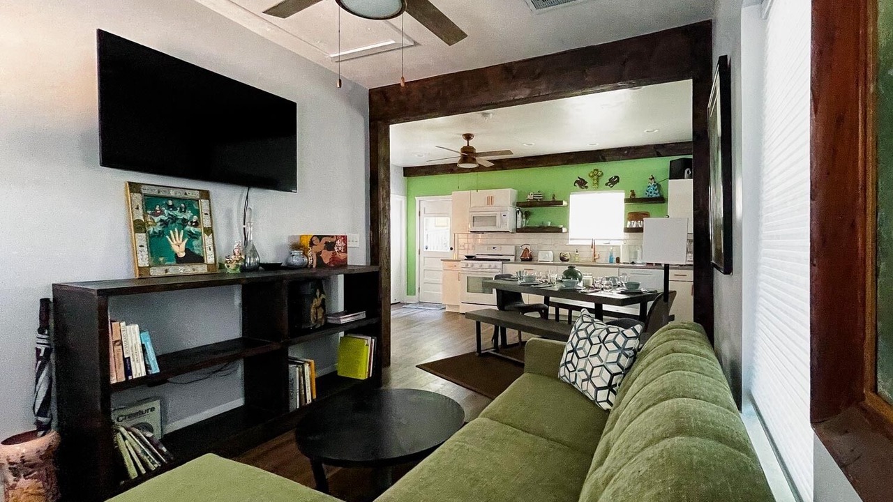 Photo of Livingroom in Midtown