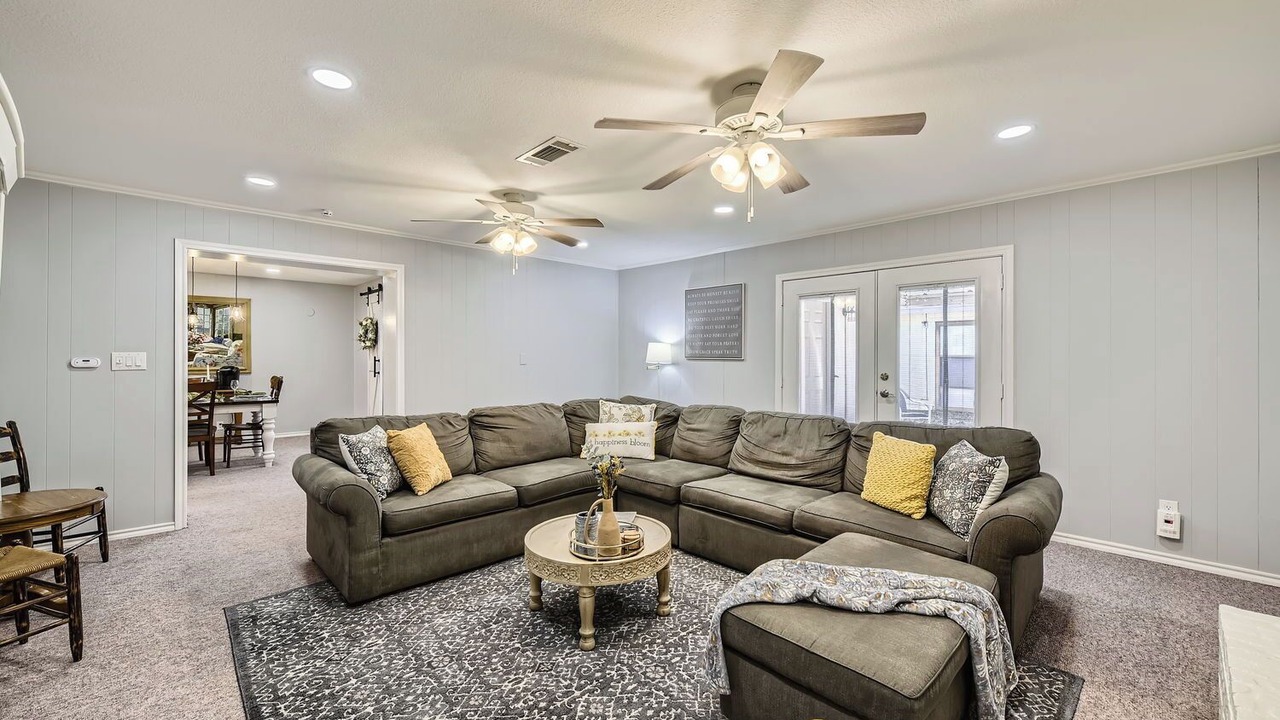 Photo of Livingroom in Haltom City