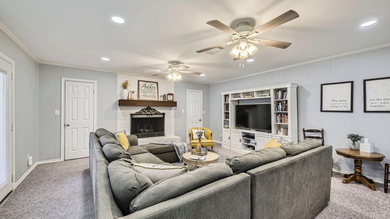 Photo of Livingroom in Haltom City