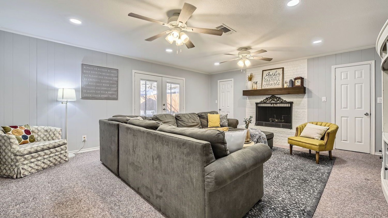 Photo of Livingroom in Haltom City