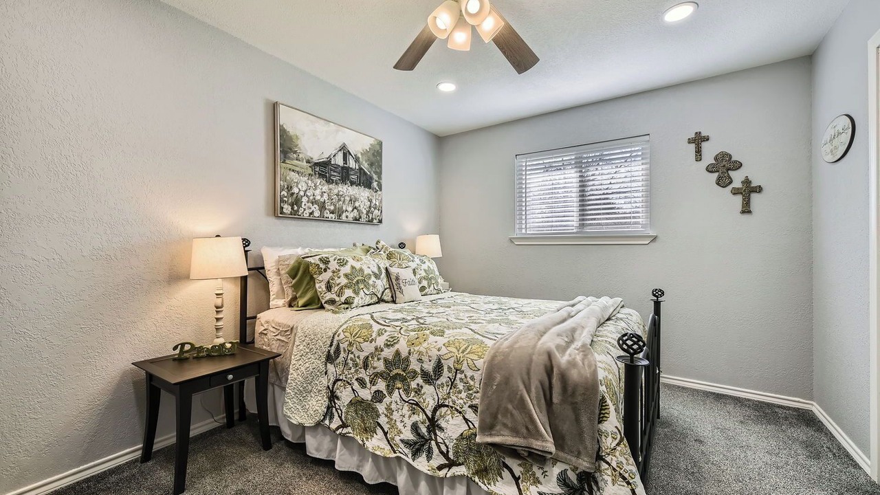 Photo of Bedroom in Haltom City