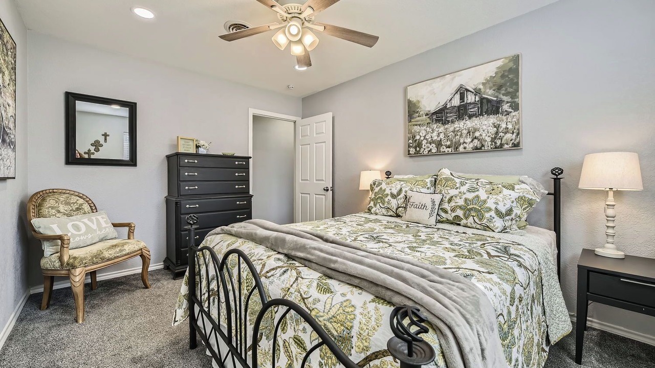Photo of Bedroom in Haltom City