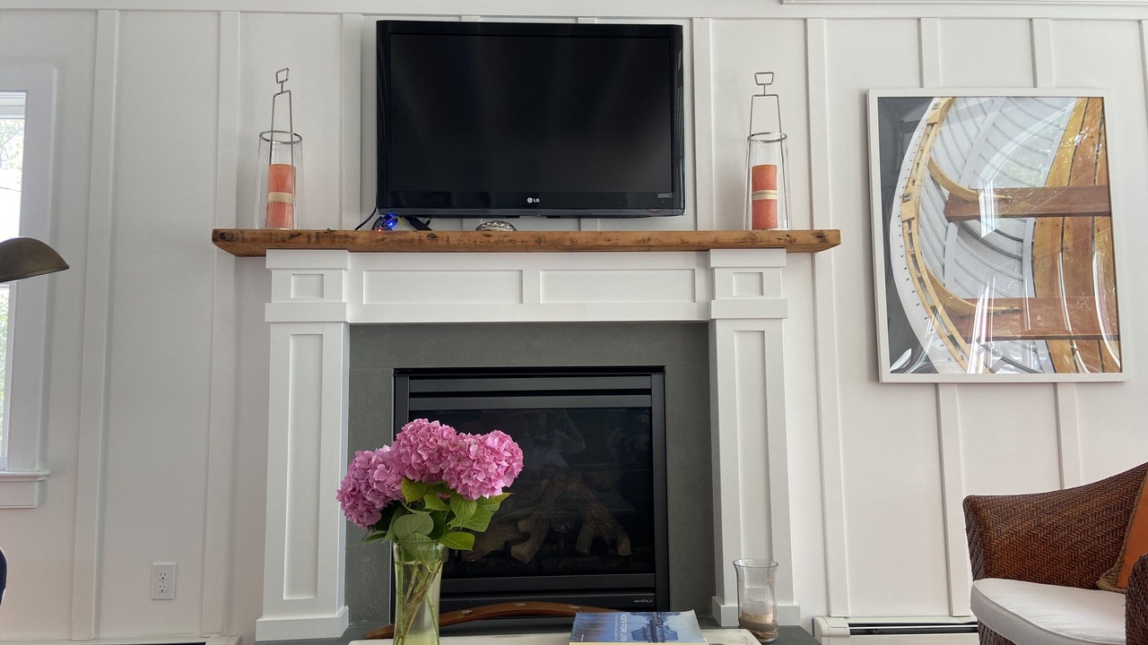 Photo of Livingroom in Town of Southold Town