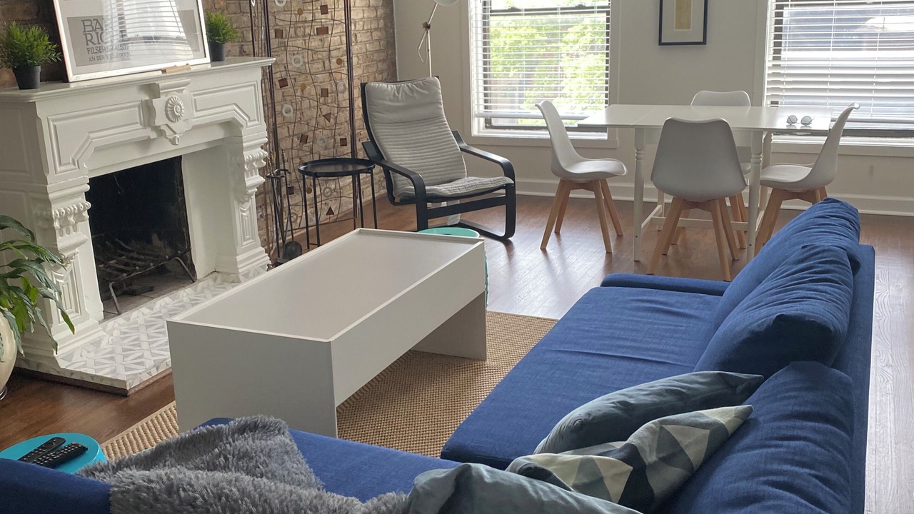 Photo of Livingroom in Old Town Triangle