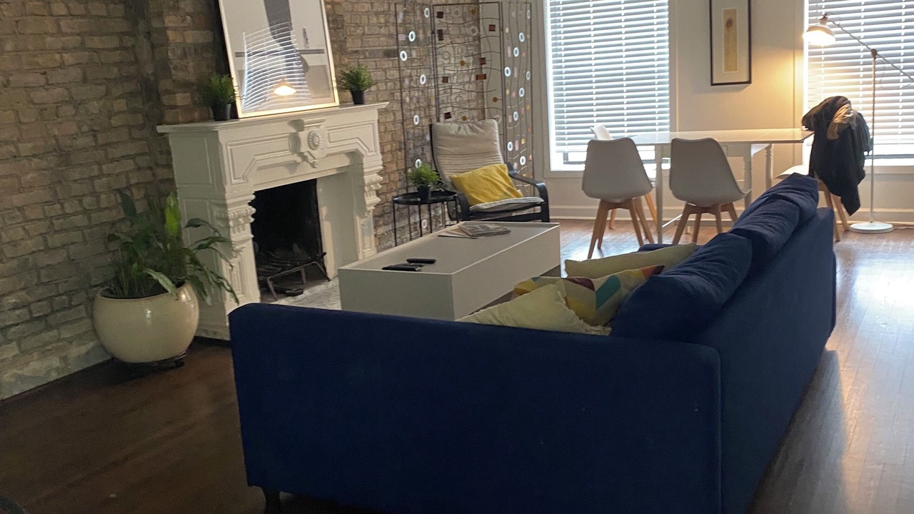 Photo of Livingroom in Old Town Triangle