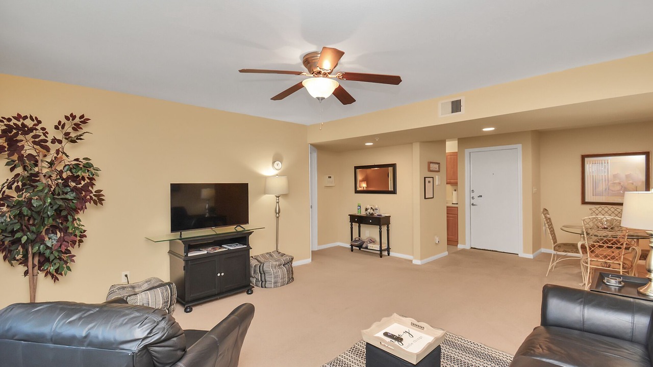 Photo of Livingroom in South Main