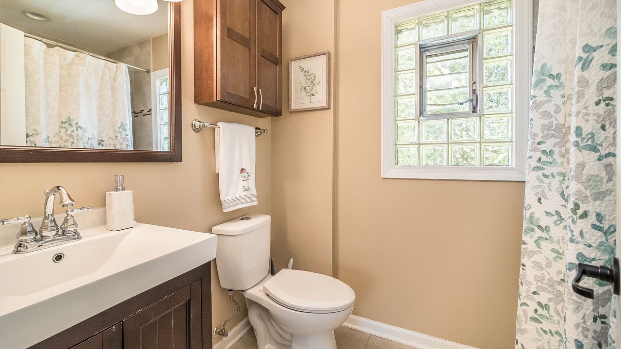 Photo of Bathroom in Lombard
