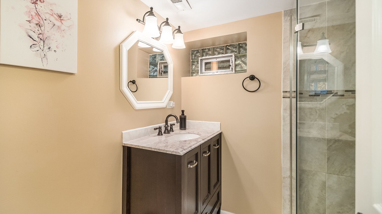 Photo of Bathroom in Lombard