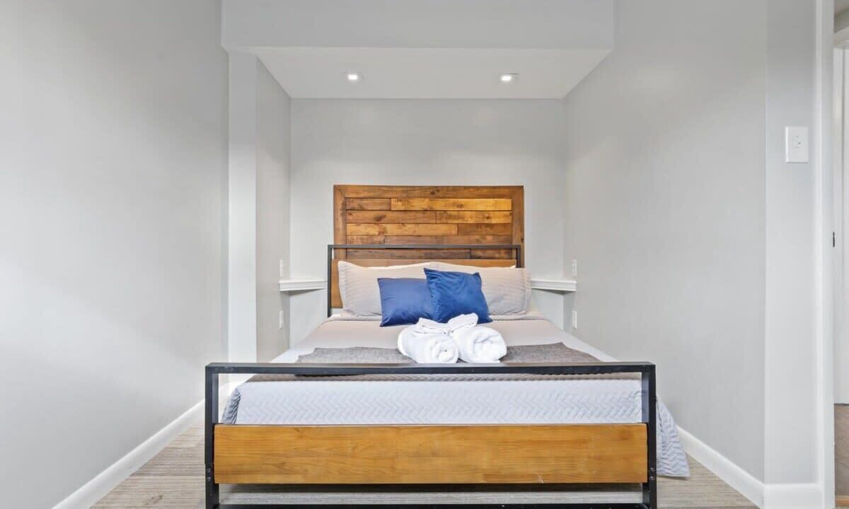 Photo of Bedroom in Newark