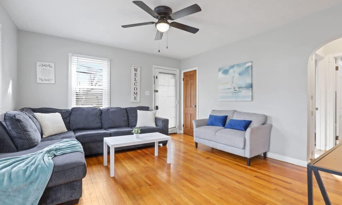 Photo of Livingroom in Newark