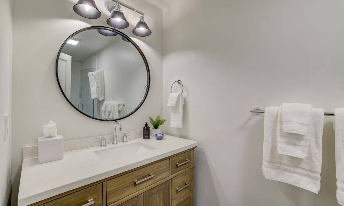 Photo of Bathroom in Lakeside Park