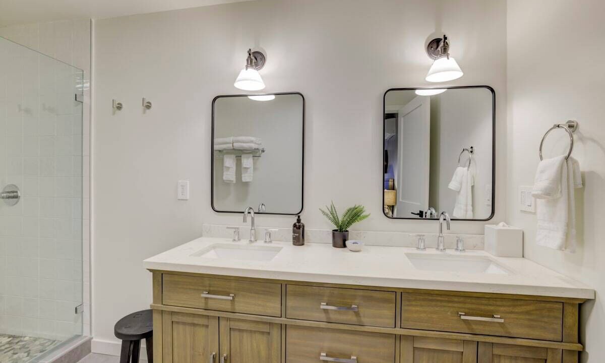 Photo of Bathroom in Lakeside Park