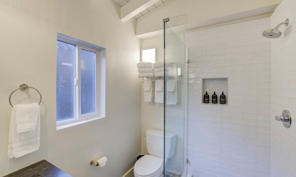 Photo of Bathroom in Lakeside Park
