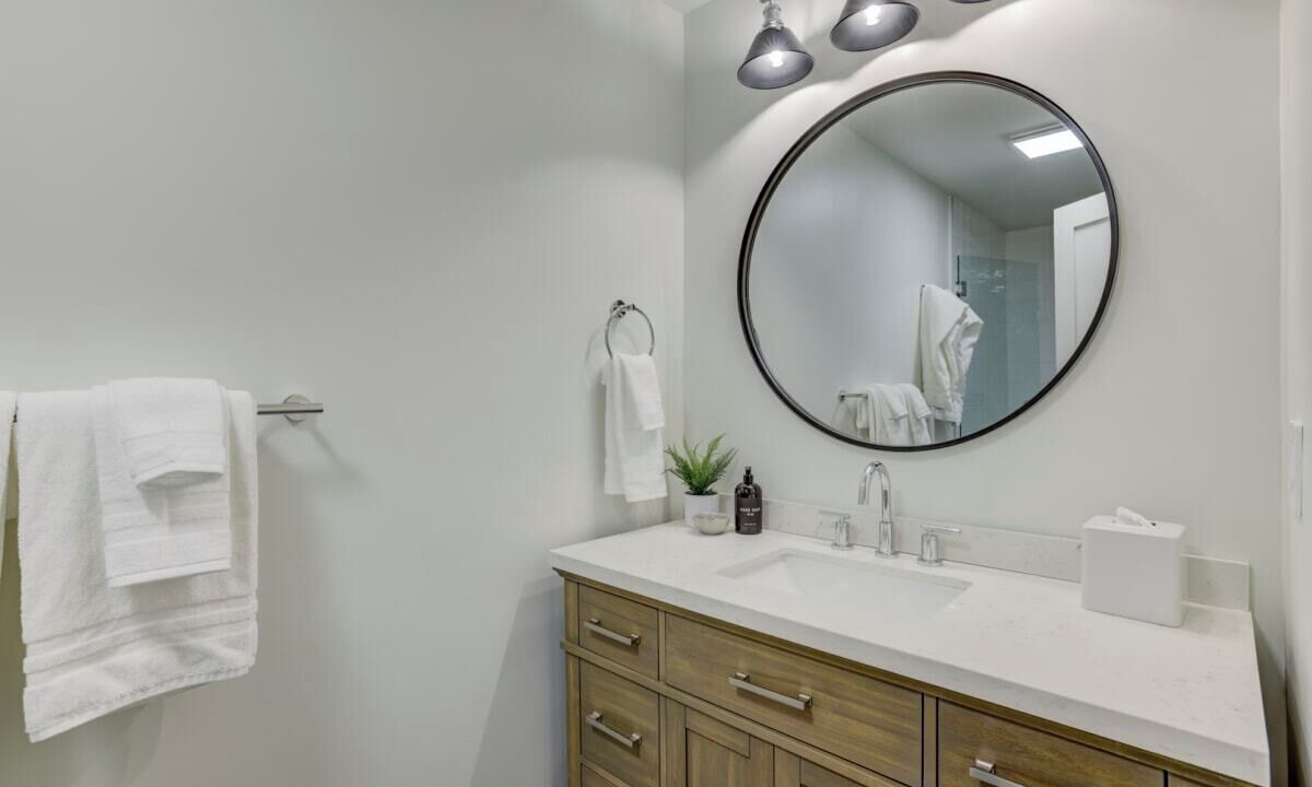 Photo of Bathroom in Lakeside Park