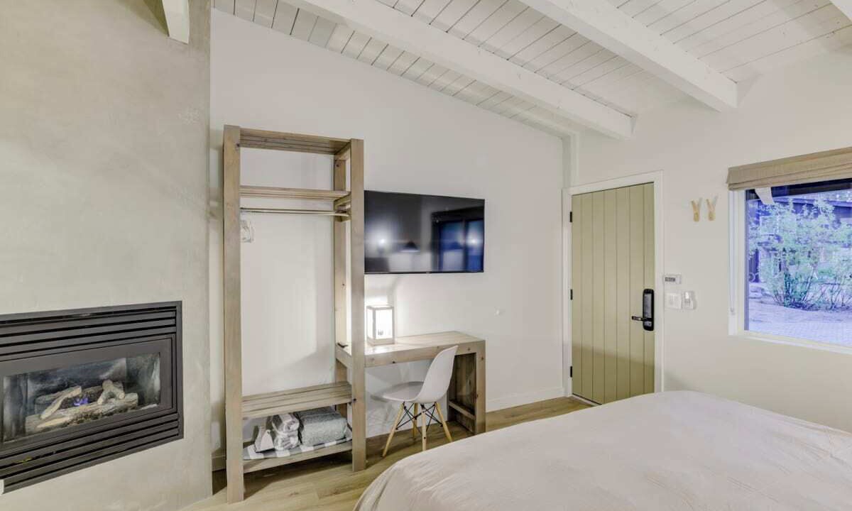 Photo of Bedroom in Lakeside Park