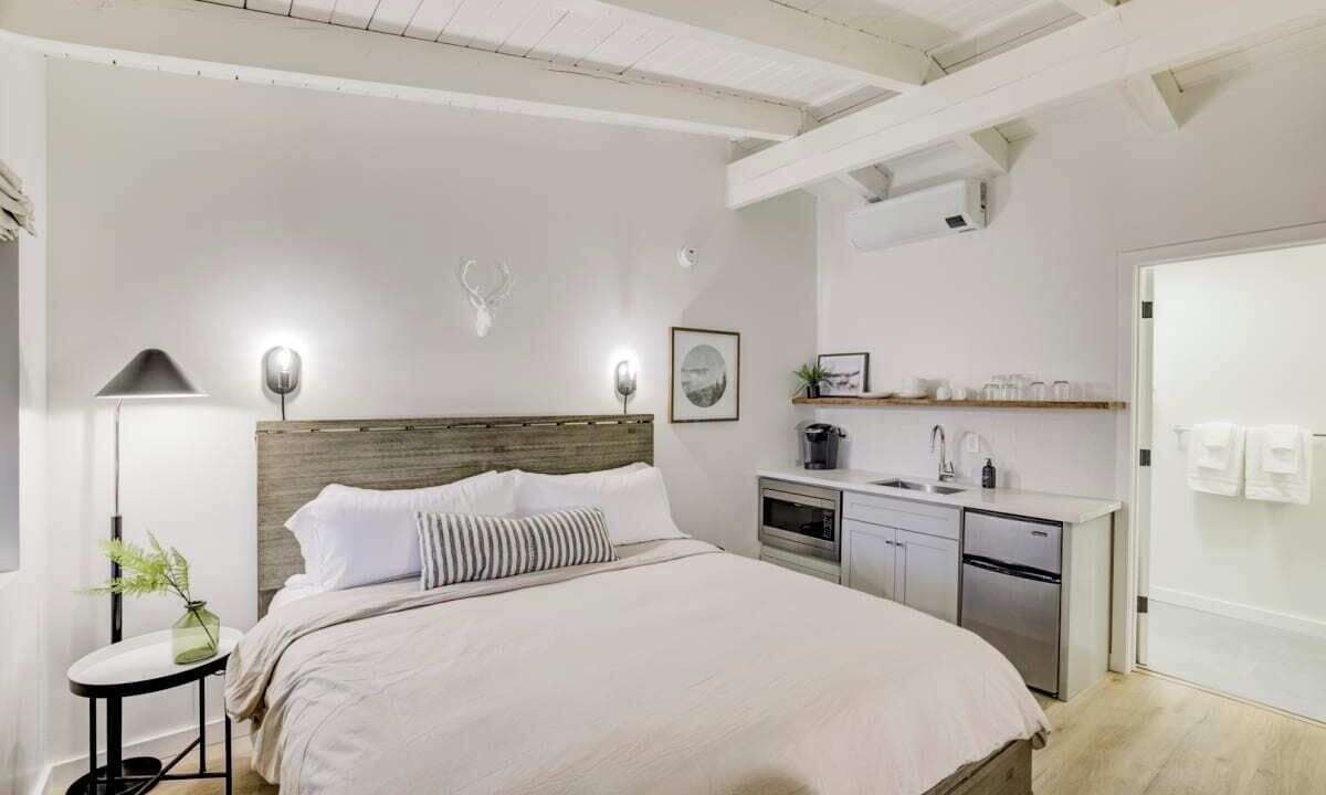 Photo of Bedroom in Lakeside Park