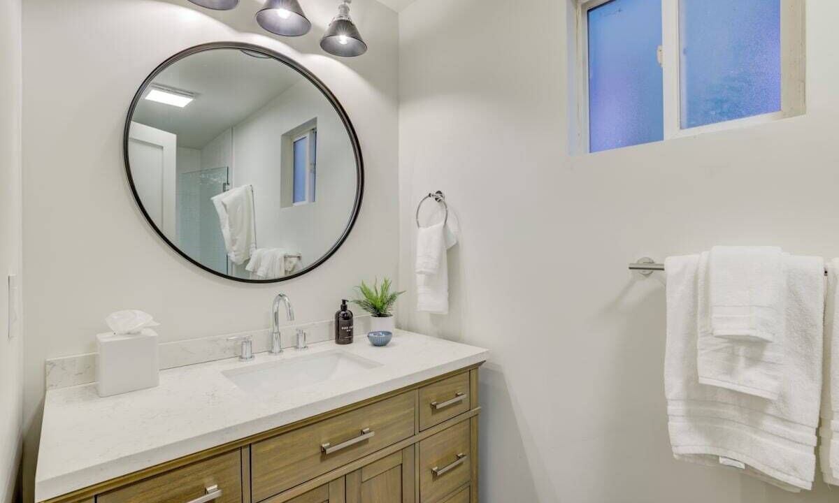 Photo of Bathroom in Lakeside Park