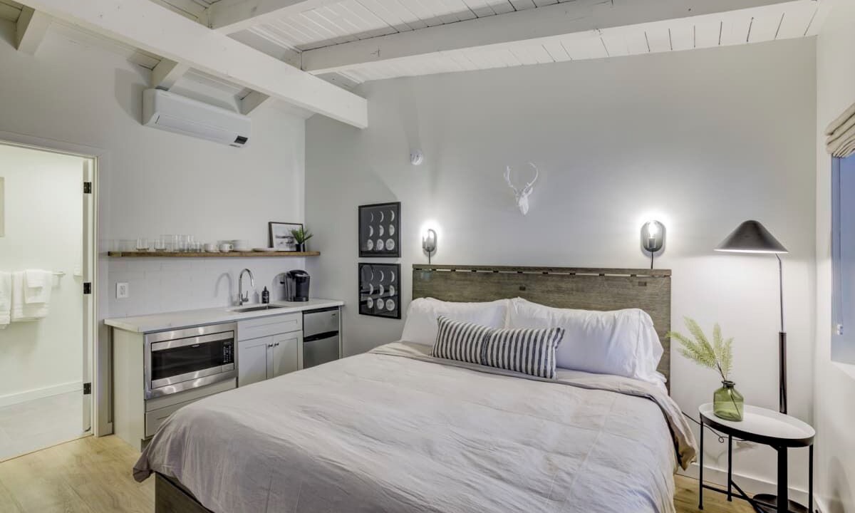 Photo of Bedroom in Lakeside Park
