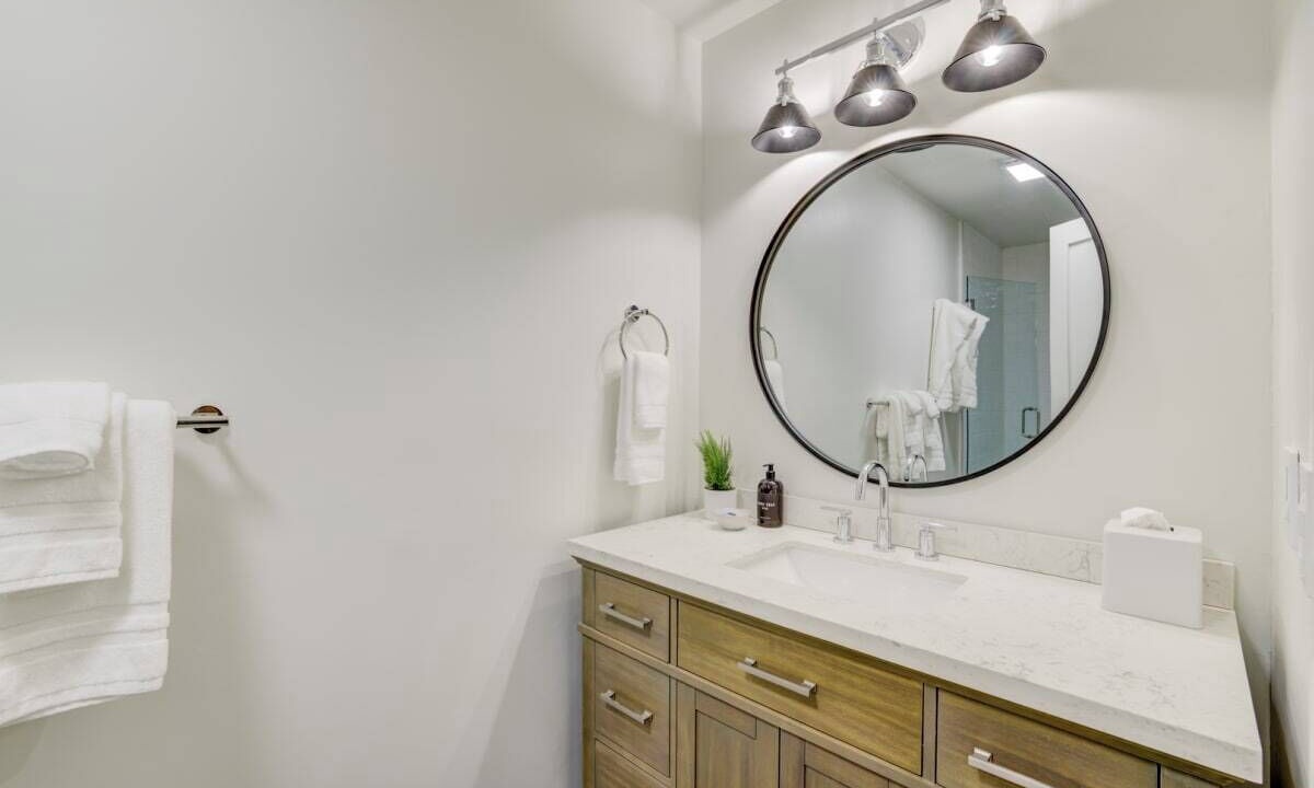 Photo of Bathroom in Lakeside Park