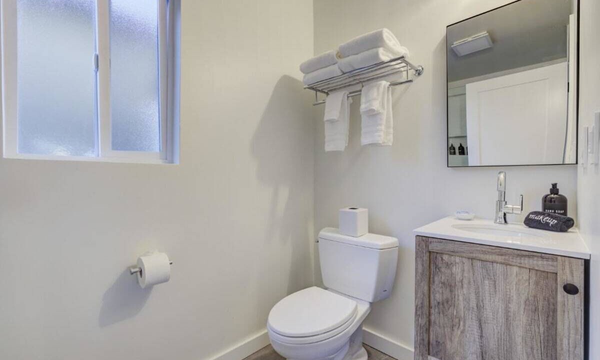 Photo of Bathroom in Lakeside Park