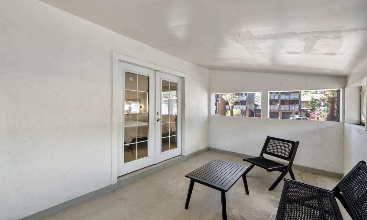 Photo of Patio Balcony in Lakeside Park