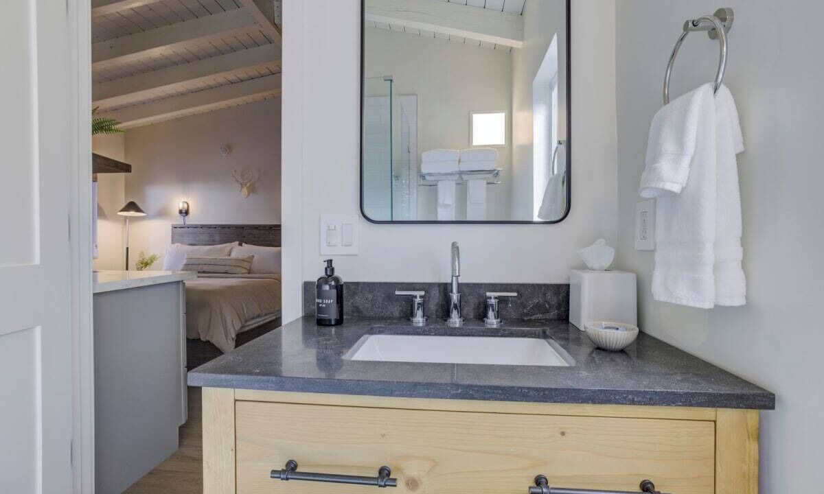Photo of Bathroom in Lakeside Park