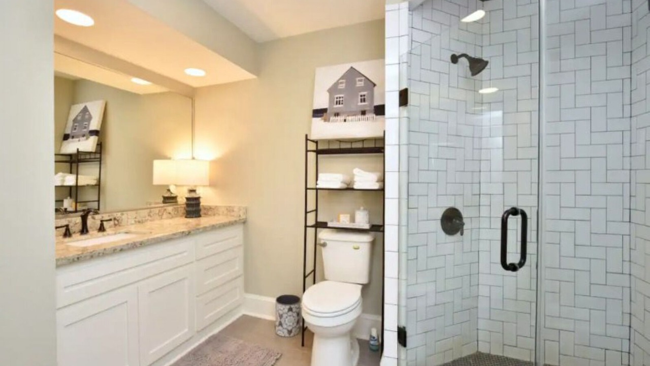 Photo of Bathroom in Brookhollow