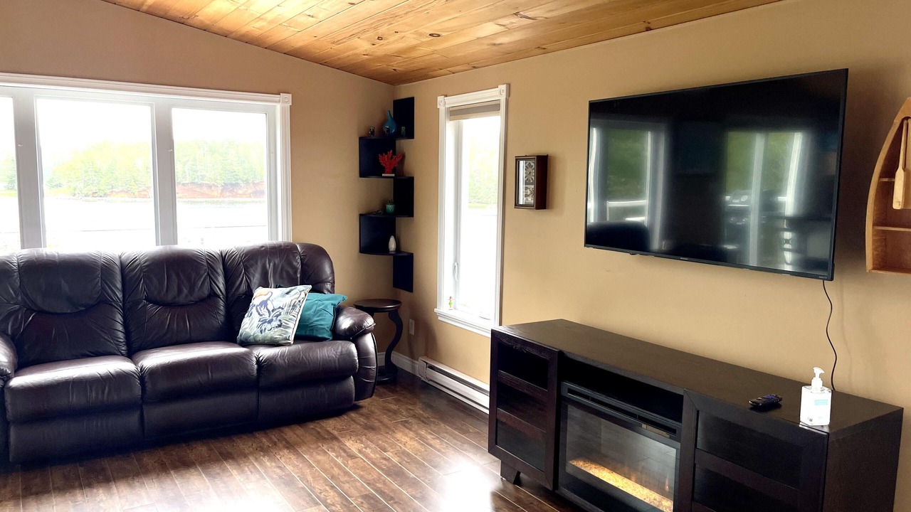 Photo of Livingroom in Todds Island