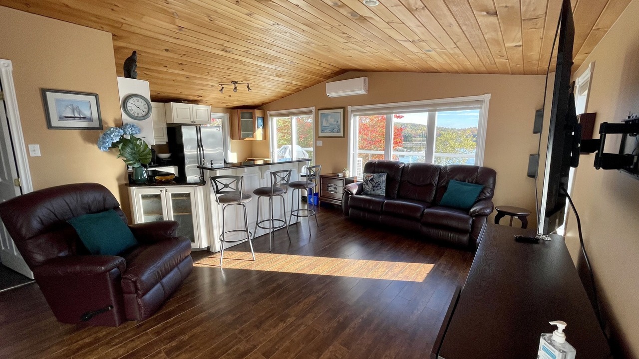 Photo of Livingroom in Todds Island
