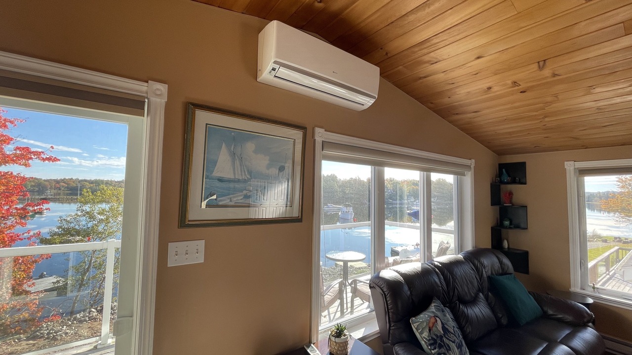 Photo of Livingroom in Todds Island