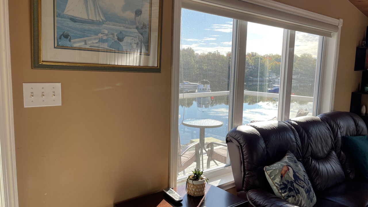 Photo of Livingroom in Todds Island